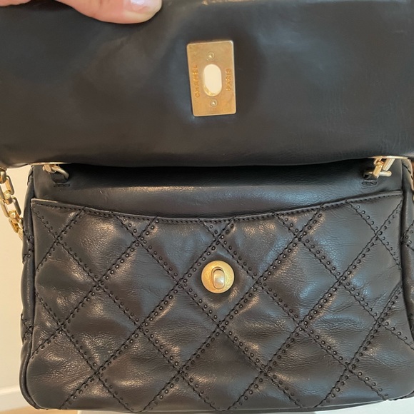 Authentic Chanel Chain Shoulder Bag - Picture 5 of 14